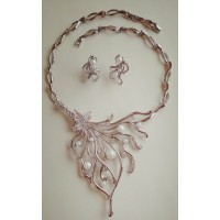 Набор серебристый нарядный бабочки, серьги и ожерелья с жемчугом