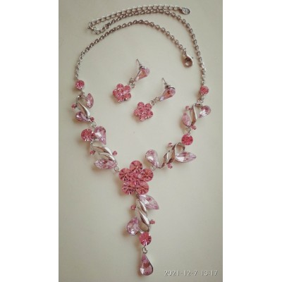 Набор  Розовое  сияние, серьги  и ожерелье 