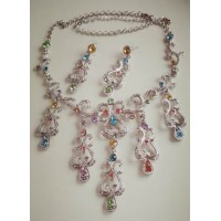 Набор с разноцветными камнями, серьги и ожерелье