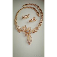 Нарядный  набор  "Золотое сияние" - серьги  и ожерелье 