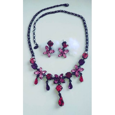 Набор украшений, серьги  и ожерелье, черный с  розовыми и малиновыми камнями