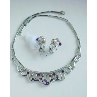 Набор  бижутерии фиолетовый с коричневыми жемчужинами, серьги  и ожерелье 