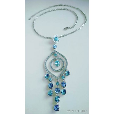 Нарядное серебристое ожерелье, колье   с голубыми камнями